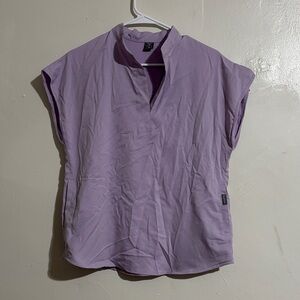Lavender scrub Top NWOT ! Size medium. 2 pocket &‎ v neck design.